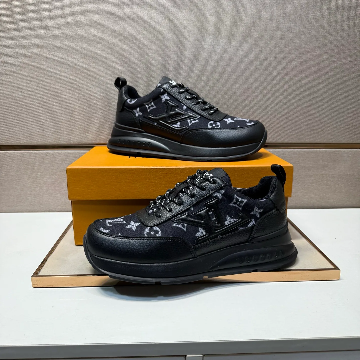 ⬛️Men's shoes 💰p442【LV～】Men's casual shoes 2025z cabinet sales simultaneously 🔶Size: 38-44#️⃣ 🔷3 colors🔜The upper is made of multi-material splicing➕Mesh lining, comfortable and breathable, sole: original comfortable and wear-resistant outsole, ⚠️real thing📱photographed🎬real thing is better📢📢📢